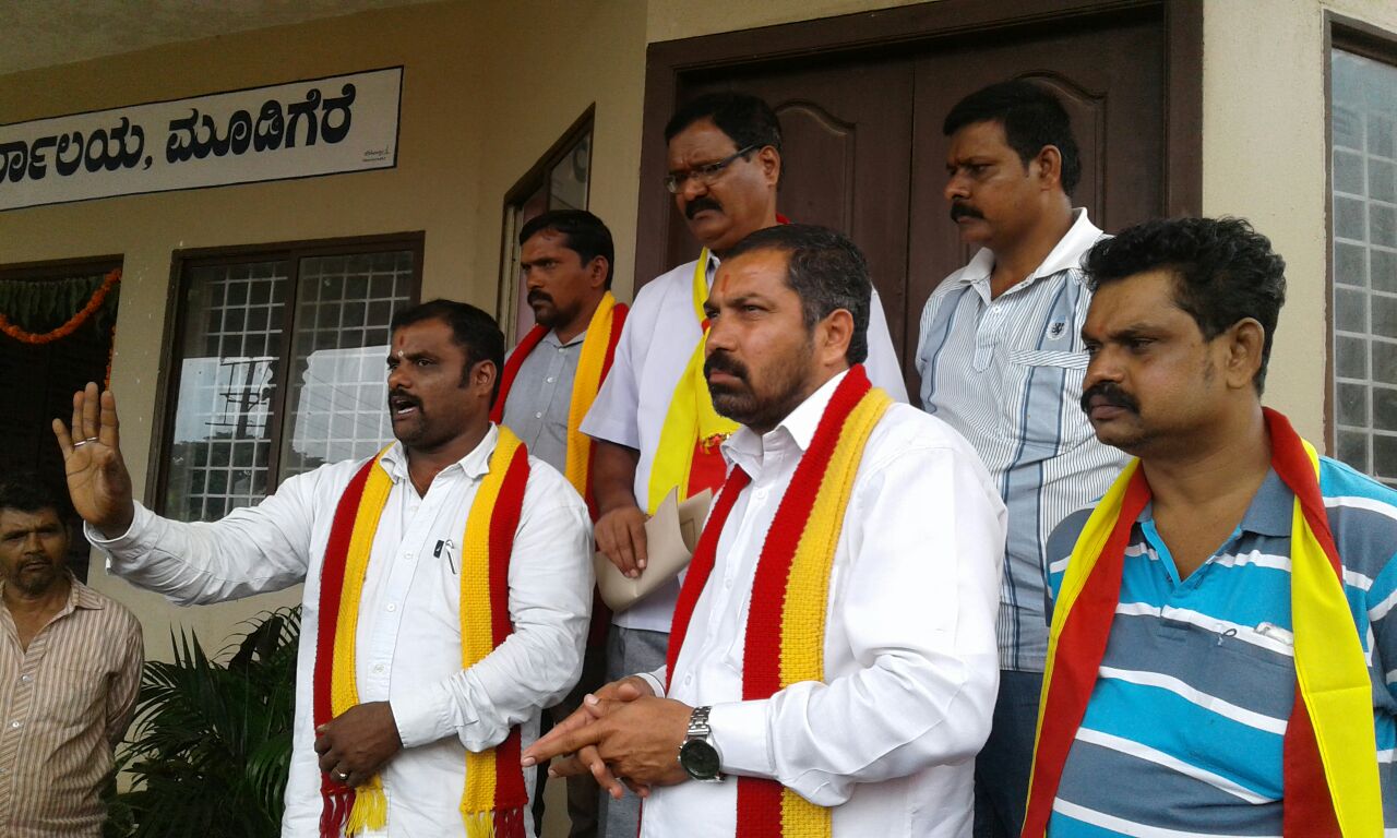 ಬೀದಿ ಬದಿ ವ್ಯಾಪಾರಿಗಳ ತೆರವು ಸರಿಯಲ್ಲ: ಕರವೇ